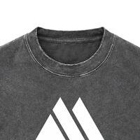 Kaos Pendek Abu-abu Arang Kerah Bulat Berpotongan Raw Edge Hem Kasual Streetwear dengan Logo Black Hill Sports Modern