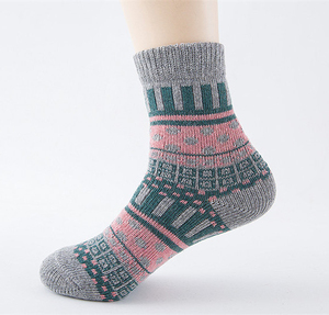 Calcetines Deportivos Casuales de Algodón para Invierno, Diseño Personalizado con Logotipo en el Puño, Ecológicos y Transpirables - Product Image 2