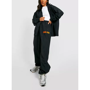 Nouvel article : Ensemble de survêtement 2 pièces en satin à capuche pour femme, coupe ample, longueur intégrale, tenue décontractée toutes saisons, avec logo brodé, vêtements de sport - Product Image 2