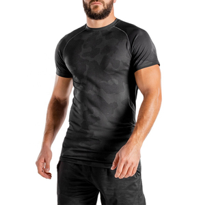 T-shirt de sport pour homme, coupe ajustée, personnalisable avec votre propre logo, teinture de vêtement, séchage rapide, respirant, pour la musculation et le fitness. - Product Image 1