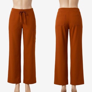 Pantalon de travail unisexe en tissu extensible premium 180 GSM, mélange polyester-rayonne-spandex, marron, coupe droite, poche utilitaire, logo personnalisé, pour hôpital - Product Image 2