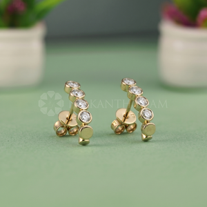 Boucles d'oreilles élégantes en or jaune avec diamants de laboratoire taille ronde pour mariage et fiançailles pour femmes - Product Image 2