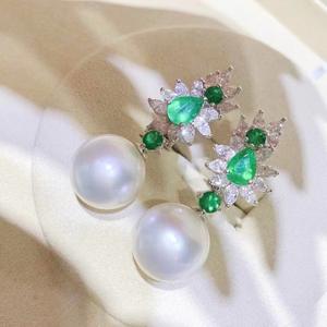 Fabricant en gros de boucles d'oreilles pendantes en perles naturelles de 11-12 mm avec boîte cadeau polyvalente et tendance pour les cadeaux - Product Image 1