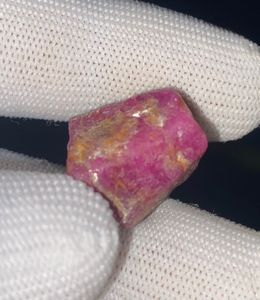 หินหยาบทับทิมธรรมชาติจาก Kenya femos John Paul Mines 57กะรัต - Product Image 1