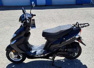 Scooters Wolf RX-50 de marque Wolf, modèle 2023, neufs, en vente à prix réduits - Product Image 2