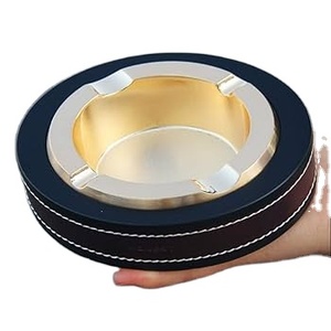 Cenicero de metal para cigarros al por mayor con acabado dorado brillante, diseño creativo y Cenicero de cuero, regalo personalizado, calidad increíble - Product Image 1