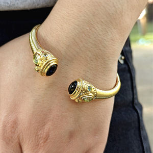 กำไลข้อมือหินออนิกซ์สีดำประดับด้วยควอตซ์สีน้ำเงินเคลือบทอง 18k แบบเปิดสำหรับผู้หญิง สไตล์วินเทจ รอยัล ฟิวชั่น แฟชั่นจิวเวลรี่ - Product Image 5