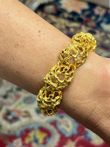 Brazalete vintage de aleación chapada en oro real de 24 quilates con un intrincado patrón de encaje para joyería de moda femenina. - Product Image 4