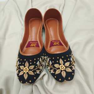 Nouveautés : Chaussures Khussa indiennes pakistanaises personnalisées, couleurs et tailles variées, pour femmes, plates, antidérapantes et confortables. - Product Image 4