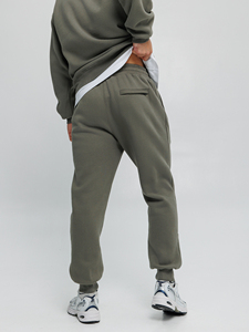 Conjunto de Sudadera con Capucha Extra Grande y Pantalones Deportivos Color Verde Oliva Sudadera con capucha de forro polar y pantalón. Conjunto de Ropa Urbana a la Moda. Fabricante OEM - Product Image 3
