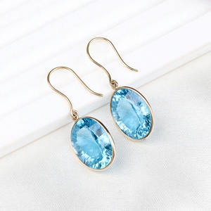 Pendientes de Oro Amarillo Sólido de 18K con Topacio Azul Natural Ovalado y Engaste de Bisel, Estilo Francés, de Memoria Jewels, Venta al por Mayor - Product Image 1