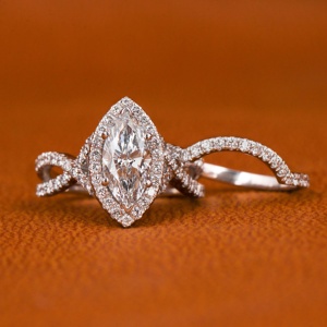 Anillo de compromiso de oro macizo de 18 quilates, estilo moderno, corte Marquesa, Diamante cultivado en laboratorio, racimo IGI certificado, anillos finos sin conflictos - Product Image 1