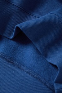 เสื้อสเวตเชิ้ตคอกลมสีน้ำเงินสำหรับผู้ชาย ผ้าฝ้ายฟลีซ 100% ทรงลำลองพอดีตัว สวมใส่สบายในฤดูหนาว แบบไหล่ตก - Product Image 6