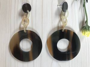 Boucles d'oreilles rustiques faites à la main en corne de buffle, forme naturelle, bijoux modernes, pendantes, cadeau de Noël pour femme, décoration de mariage et de maison ZONE - Product Image 5