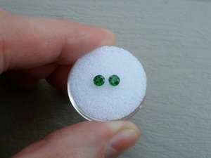 คู่แฝดไดโอปไซด์สีเขียวทรงกลมขนาด 4 มม. เกรด AAA - Product Image 1