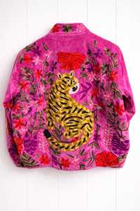 Veste Femme en Velours Rose Brodée Main Motif Tigre, Style Bohème Unique et Artistique, Motif Floral Suzani, Manteau Bohème Tendance pour Femme - Product Image 4