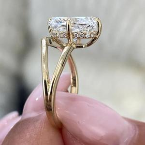 Anillo solitario de diamante con corte cojín en oro amarillo macizo, anillo de compromiso con diamante cultivado en laboratorio, anillo de promesa moderno y minimalista para ella. - Product Image 4