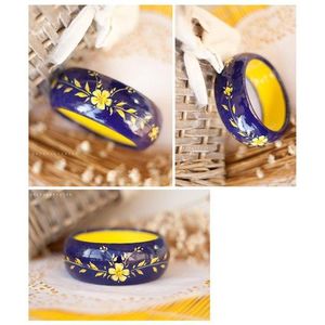 Bracelets en bois uniques faits à la main, bijoux peints originaux - Product Image 6
