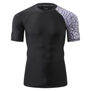 Rashguard Premium pour Hommes à Manches Courtes Séchage Rapide – Fournisseur en Gros de Vêtements de Sport - Product Image 1