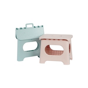 Tabouret pliant en plastique, chaise portable robuste, petit marchepied avec poignée de transport, design minimaliste moderne pour la maison, l'extérieur et le camping - Product Image 6