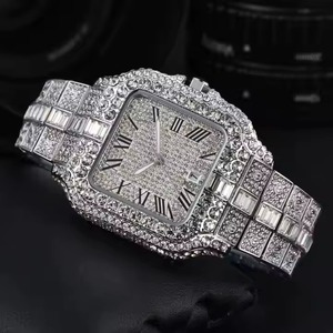 Montre unisexe de haute qualité personnalisée avec diamants carrés en moissanite VVS, affichage de la date, cristal saphir, mouvement à quartz - Product Image 2