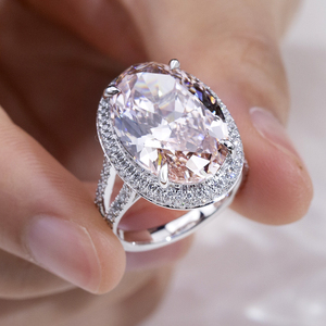 แหวนเพชรเมล็ดเดี่ยวทรงรีสีชมพู 18k รุ่น MSR-2119 จาก Messi Jewelry แหวนหมั้น - Product Image 3