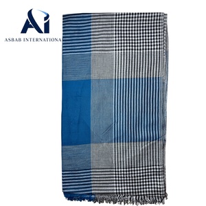 Bufanda Asimétrica de Hombre, Diseño Geométrico Indigo, Tejida a Mano, Mezcla de Viscosa/Algodón, Estilo Gingham, Premium - Product Image 5