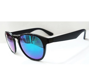 Made in Taiwan High Quality Lifestyle Lightweight TAC Polarized Sunglasses - Product Image 4