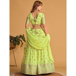 Lehenga choli ผ้าจอร์เจียปักสีเขียวมะนาวแบบดั้งเดิม - Product Image 2