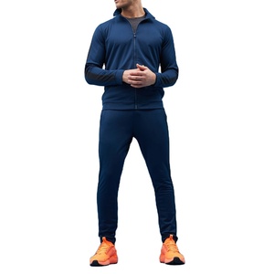 Ensemble de survêtement pour homme 2024 avec logo personnalisé, 100% polyester, respirant, séchage rapide, léger / Survêtement de jogging d'été / Vente en gros - Product Image 1