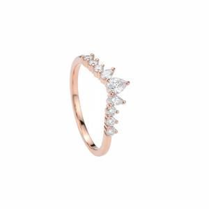 Bague de mariage en or rose pur 14 carats avec diamants de laboratoire, style chevron incurvé, ornée de couronnes de diamants taillés poire et ronds, cadeau d'anniversaire - Product Image 2