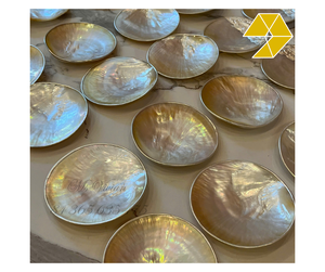 จานเปลือกหอยมุกแกะสลักลายดอกไม้ ขอบมันวาว ของตกแต่งบ้าน จานเปลือกหอยมุก ของตกแต่งร้านอาหาร - Product Image 1