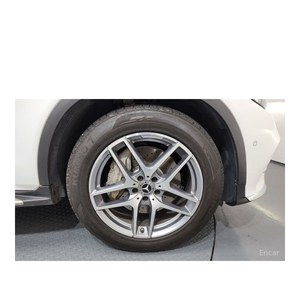 Mercedes-Benz GLC220 d 4MATIC Premium Coupé Juillet 2017 124 102 km Diesel Automatique Sièges en Cuir Volant à Gauche Caméra Arrière - Product Image 5