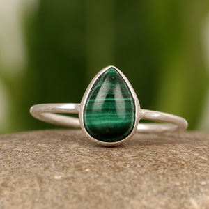 Bague de mariage pour femme en argent sterling 925 plaqué rhodium, pierre précieuse en malachite de forme poire de 10x14 mm, fabrication artisanale, très vendue - Product Image 1