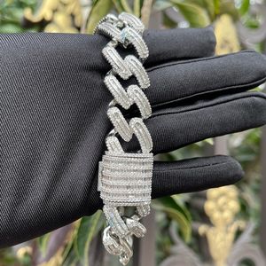 Pulsera de Diamantes Cultivados en Laboratorio de 22MM con Corte Baguette, Estilo Cubano, Hip Hop, Personalizable - Product Image 6