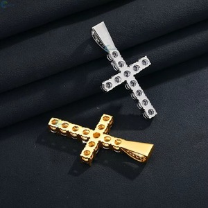 Colgante Iced Out personalizado con diseño de cruz, amuleto religioso, joyería cristiana, colgante chapado en oro de plata 925 para hombre - Product Image 3