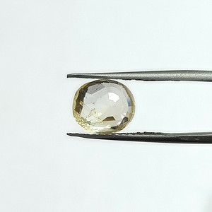 พลอยแซฟไฟร์สีเหลืองทรงรีธรรมชาติ 5.04 กะรัต จากศรีลังกา สำหรับทำเครื่องประดับและแหวน YSOIN-137 - Product Image 4