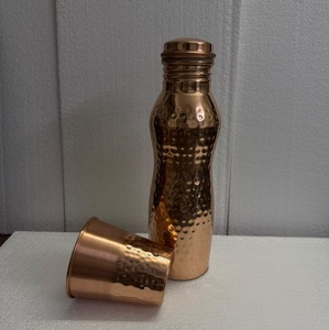 Juego de Botellas y Vasos de Cobre Puro Martillado de Primera Calidad, Libres de BPA, Personalizables, para Bebidas Ayurvédicas Tradicionales, para el Bienestar - Product Image 3