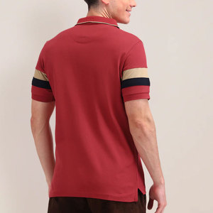 เสื้อเชิ้ตแขนสั้นสีแดงสำหรับผู้ชาย ปักโลโก้ด้านหน้า ผ้าถัก 100% คอตตอน แห้งเร็ว สวมใส่สบายๆ - Product Image 4
