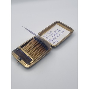 Boîte d'allumettes en aluminium argenté avec motif sardine imprimé, style vintage, usage domestique, recyclable - Product Image 3