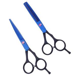 Ciseaux à cheveux bleus avec lames en acier inoxydable tranchantes, manche moyen, conception pour droitiers, pour usage professionnel - Product Image 1