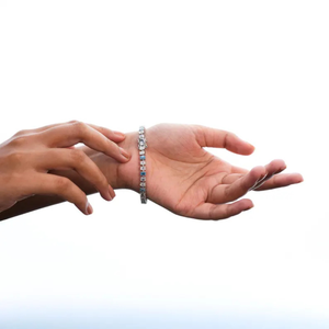 Pulsera de tenis de diamantes cultivados en laboratorio de corte esmeralda, blancos y azules vibrantes, de 6 quilates, con claridad VS, en oro de 14K chapado en rodio, de 7 pulgadas - Product Image 3