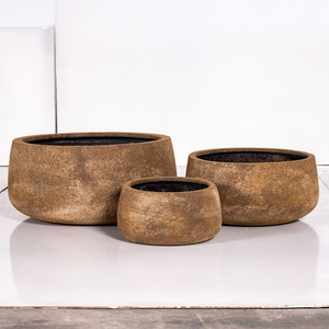 Juego de Macetas Decorativas de Fibra de Vidrio Facetadas Negras para Interiores/Exteriores Hieta Garden, 5 Tamaños, 30-70 cm - Product Image 1