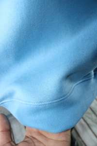 Sudadera FORD Azul Cielo con Apliques Rojos Bordados, Cuello Ancho, Hilos Finos - Product Image 4