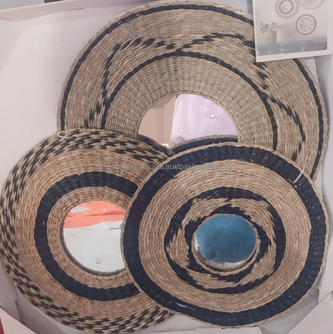 มีสีสัน