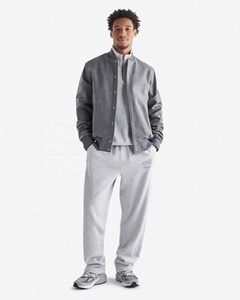 Veste universitaire tendance OEM pour hommes, vêtements d'hiver vintage, blouson de baseball en cuir avec logo brodé personnalisé - Product Image 4