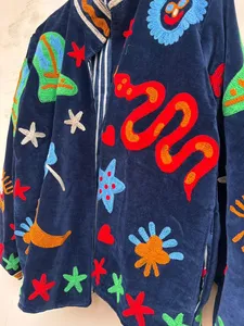 Blouson en velours Suzani bohème, brodé à la main, motif floral, mode artisanale, écologique, durable, unique - Product Image 6