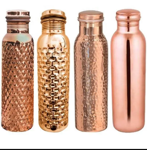 La botella de cobre es hecha a mano con cobre puro de alta calidad, diseñada para combinar beneficios para la salud con un estilo tradicional elegante. - Product Image 1