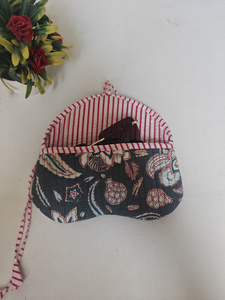 Printed Quilted <b>Sunglasses</b> <b>Case</b> with Striped Handles Soft Fashionable Eyewear Pouch Rectangle <b>for</b> Women - Product Image 5