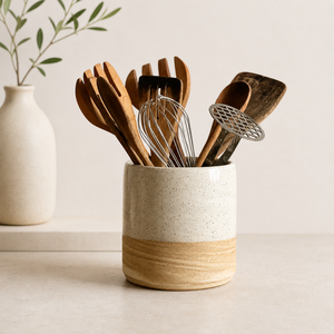 Porte-ustensiles en céramique artisanale en grès, finition émail bicolore, base lourde, durable, résistant à la chaleur, organisateur de comptoir de cuisine - Product Image 1